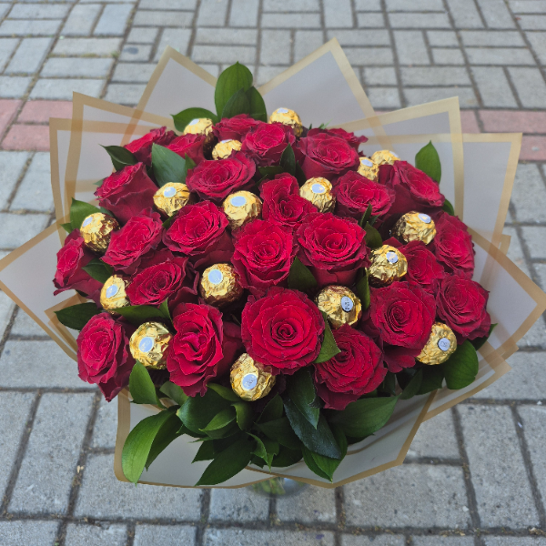  Alanya Blumenbestellung 25 Rosen und Ferrero Rocher Pralinen