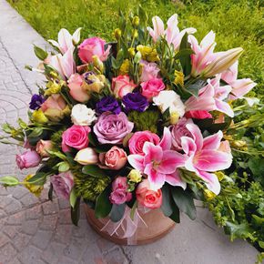 заказать доставку букета цветов в алании на нашем сайте Pink Flowers in Box 