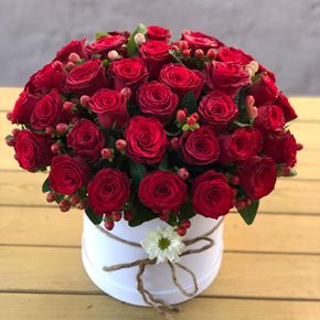 заказать доставку букета цветов в алании на нашем сайте 41 роза в коробке 
