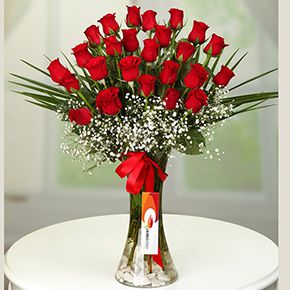 Сезонные цветы В вазе 25 красных роз 