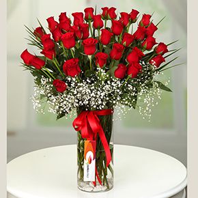 2 Филиалы Белая орхидея Ваза в 31 красных роз 
