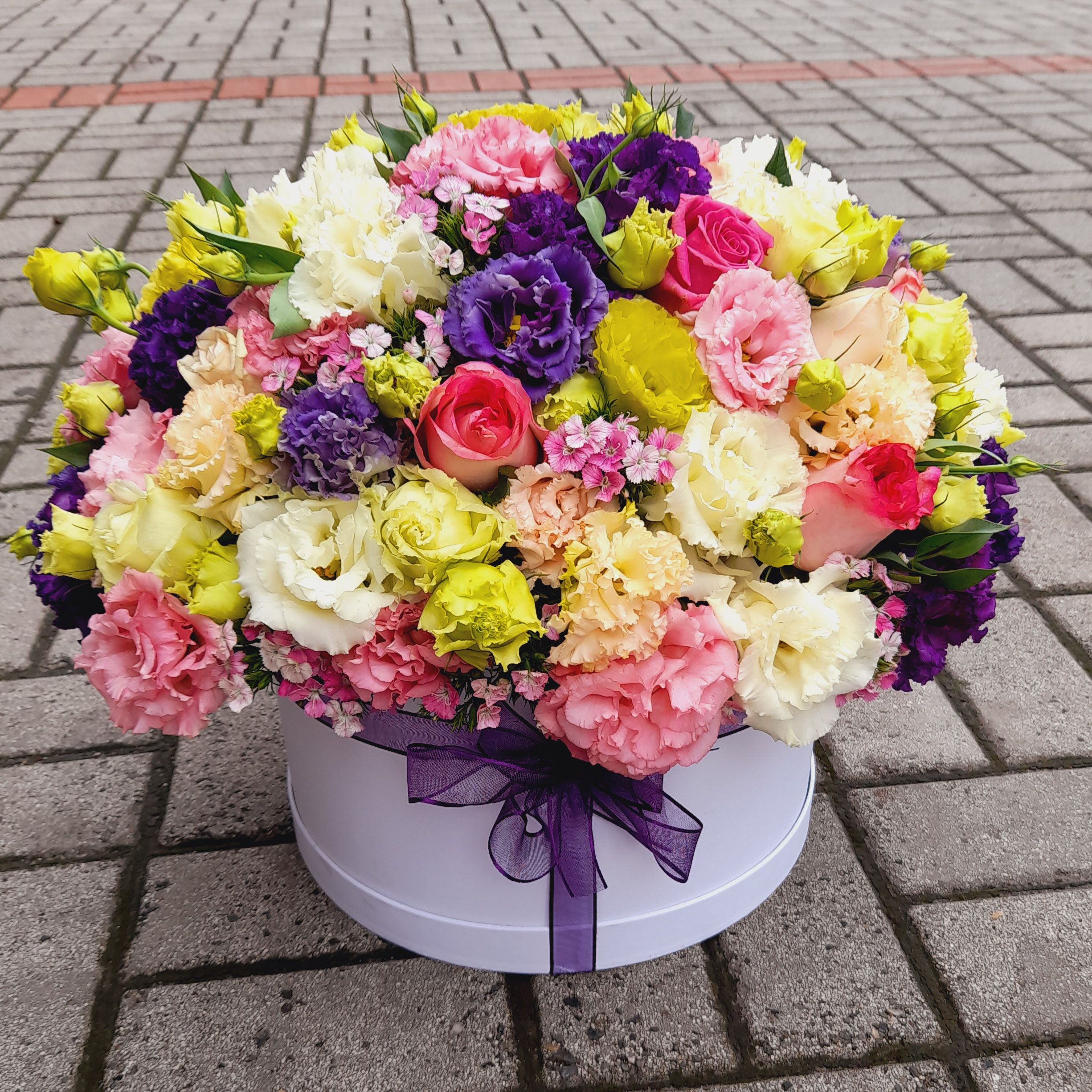  Alanya Blumenlieferung VIP Lisyantus im Karton