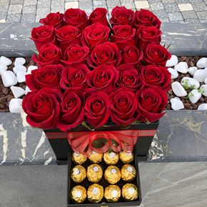 заказать доставку букета цветов в алании на нашем сайте 25 роз в коробке и Ferrero Rocher 