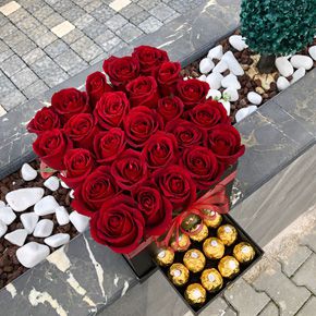  Доставка цветов в Аланья 25 Rosen und Ferrero Rocher in der Box