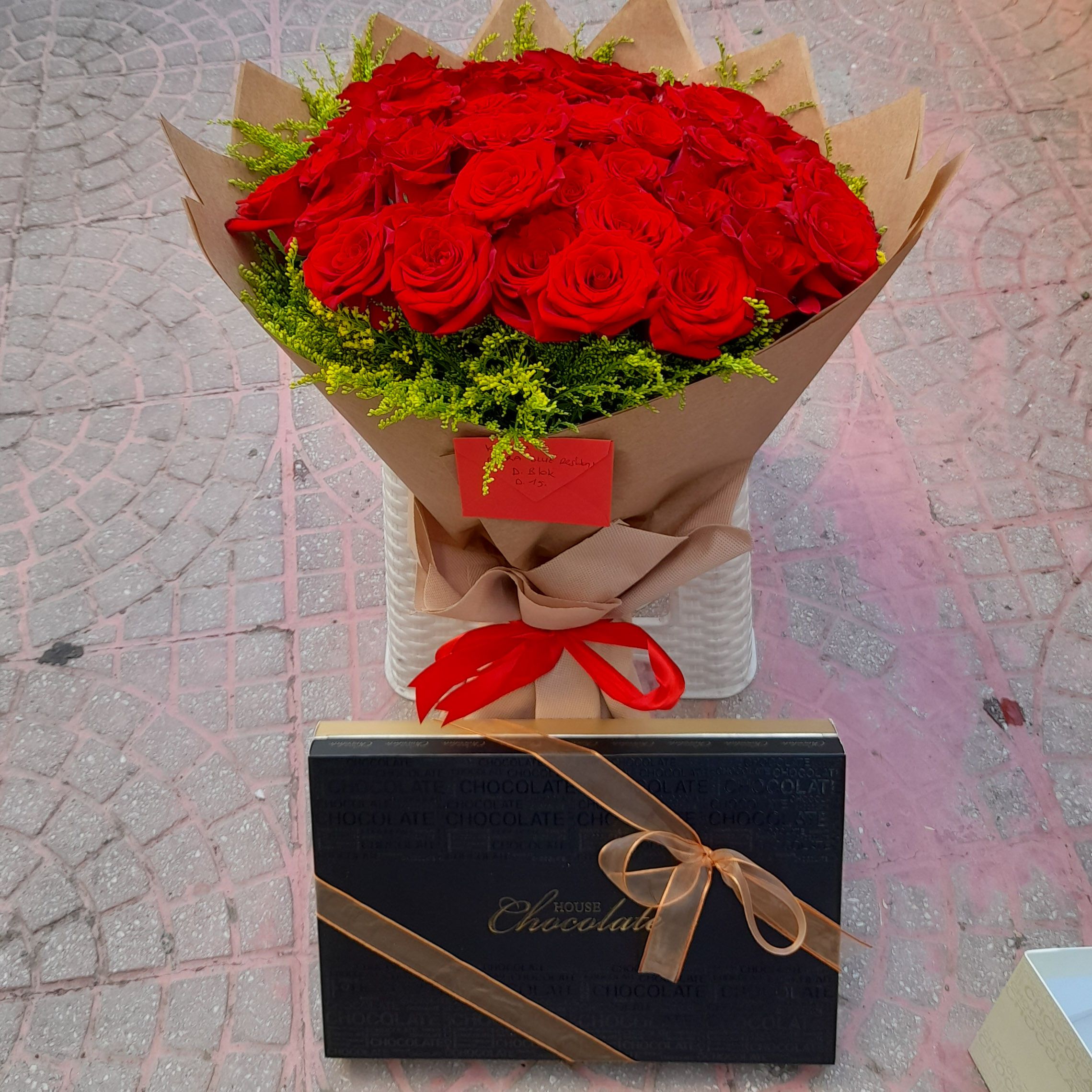 İn box roses and chocalate 25 Gül Çikolata 