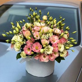 sepette mevsim aranjman Eustoma in Box Pink White 